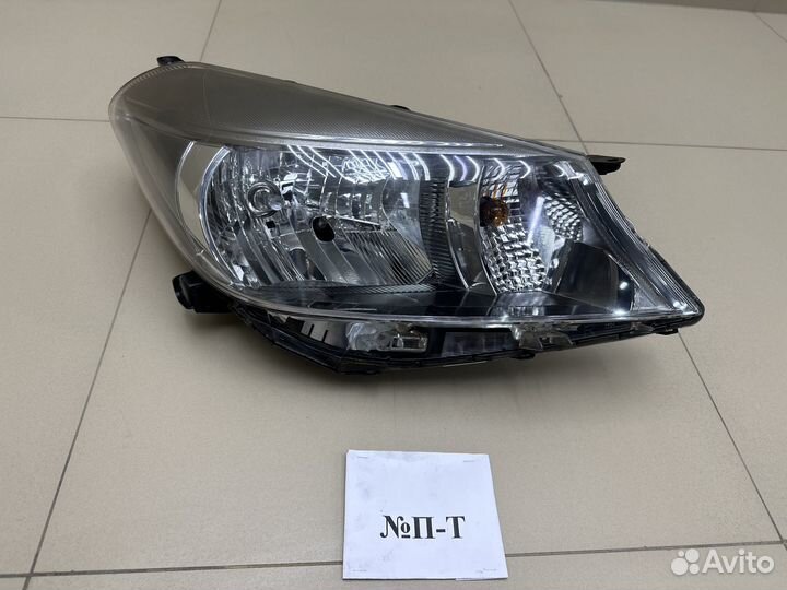Фара Toyota Yaris 3 (XP130)