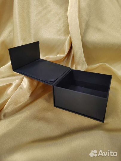 Подарочная коробка