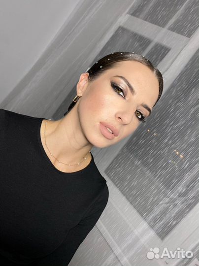 Визажист бровист