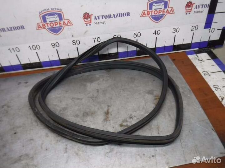 Уплотнитель двери задний левый Лада Калина 2 11186