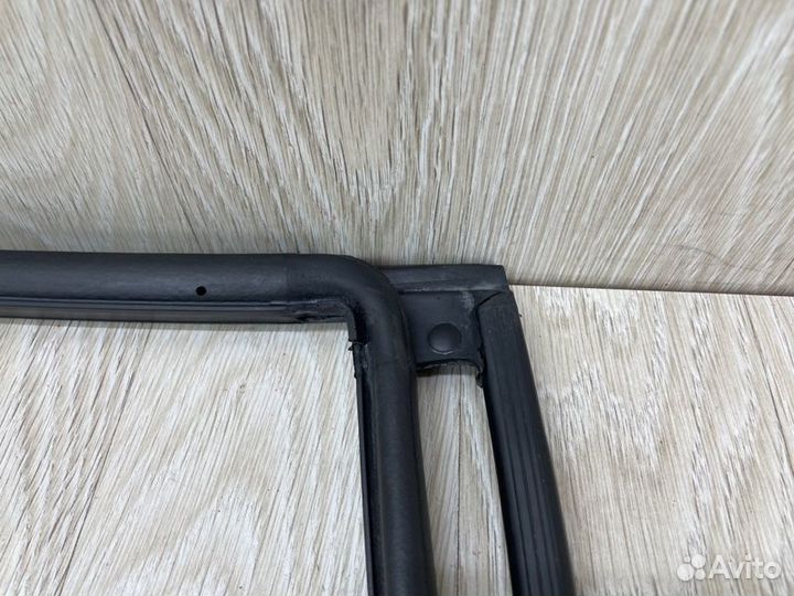 Уплотнитель двери задний левый Hyundai Ix35