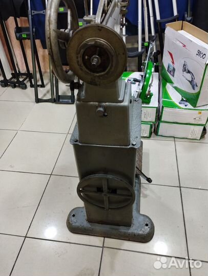 Рукавная швейная машинка Минерва