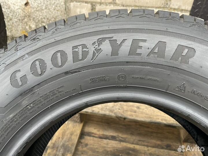 Goodyear Vector 4Seasons Cargo 235/65 R16C