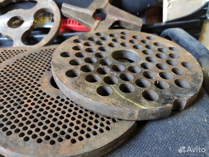 Нож и решетки 20см от пром.мясорубки