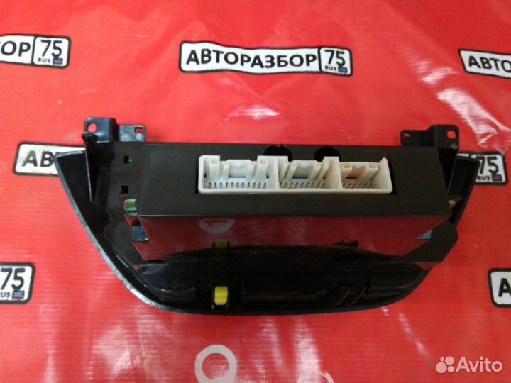 Блок управления климат-контролем Toyota Rav4 ZCA26