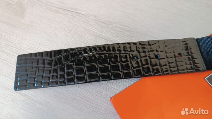 Ремень Armani jeans на пальто, пуховик