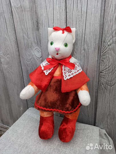 Кошка из плюша