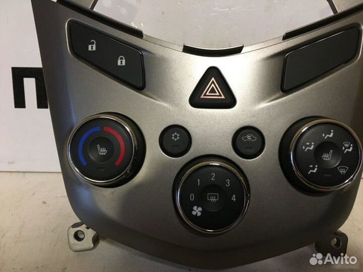 Блок управления отопителем Chevrolet Aveo T300