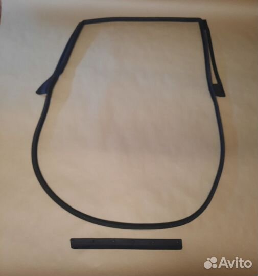 Уплотнитель двери задний левый infiniti M37