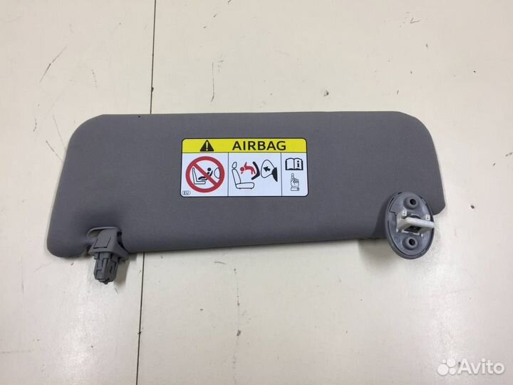 Козырек солнцезащитный внутри Toyota Camry V50 201