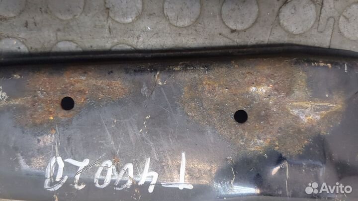 Рамка капота Mitsubishi Grandis, 2008