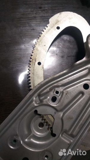 Продам стеклоподъемник правый на renault scenic 3