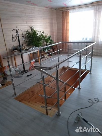 Перила из нержавеющей стали в дом