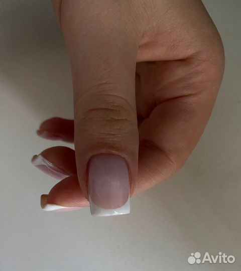 Маникюрс покрытием гель лак