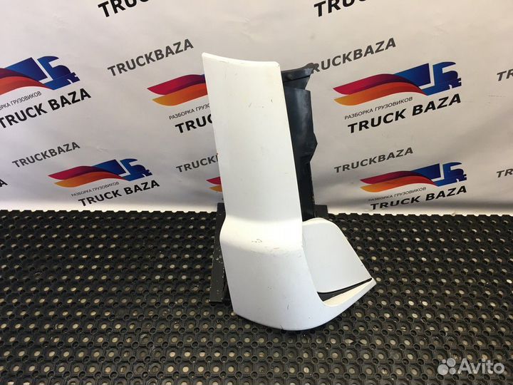 Дефлектор кабины правый Mercedes-Benz Axor