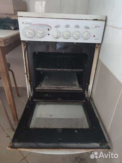 Плита электрическая и морозильный ларь