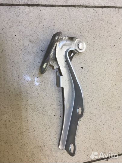 Петля капота левая Kia Picanto 1 G4HG 2010