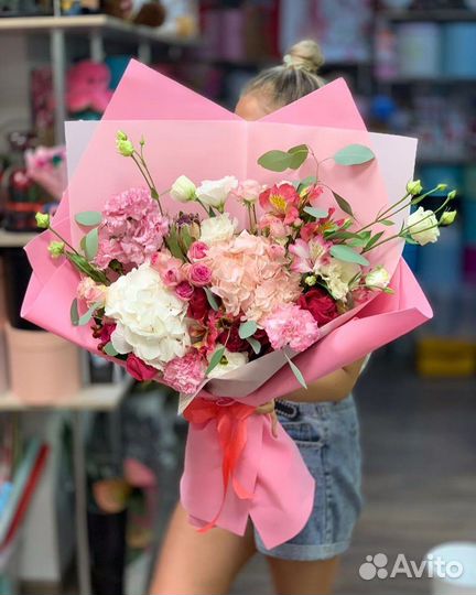 Розовый букет-гигант с гортензиями