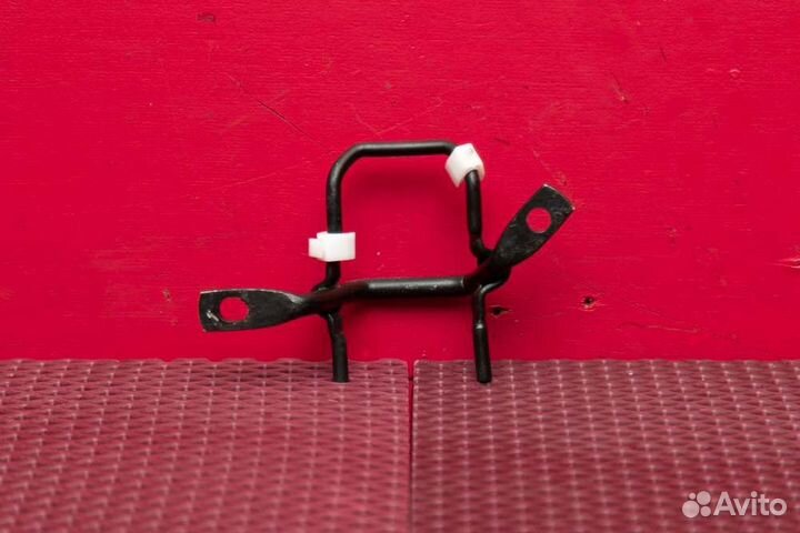 Кронштейн заднего дивана Toyota Land Cruiser 200