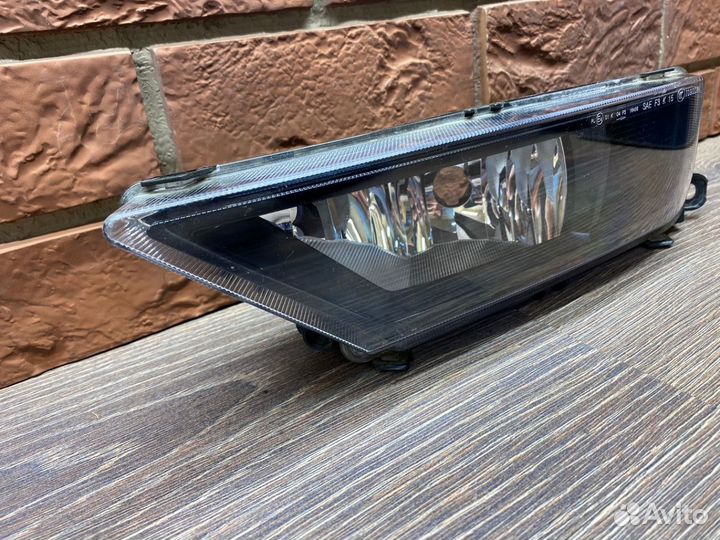 Фара противотуманная левая Volkswagen Tiguan 2017+