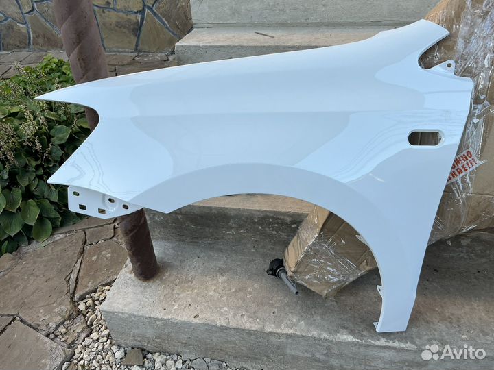 Переднее левое крыло volkswagen polo белое