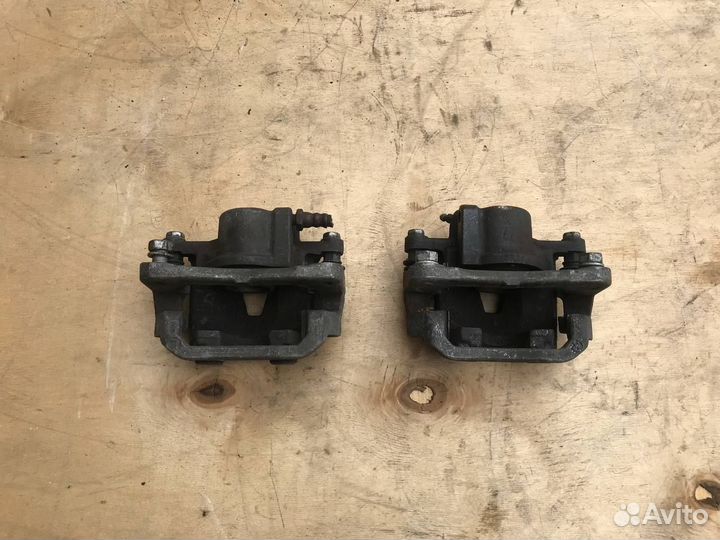 Суппорт задний Toyota Ipsum ACM26 Estima ACR40