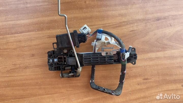 Ручка двери передняя правая toyota corolla 150