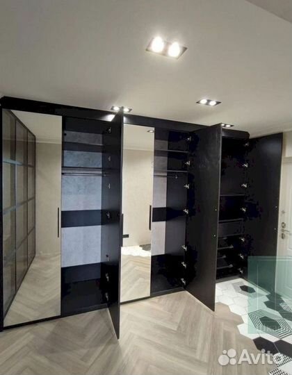 Черный шкаф