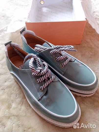 Кожаные новые туфли