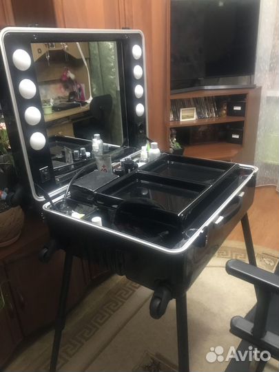 Туалетный столик с зеркалом и подсветкой бу