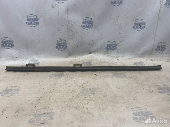 Уплотнитель стекла двери Toyota Vista SV32 3S-FE