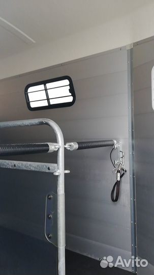 Продам прицеп коневозку Boeckmann