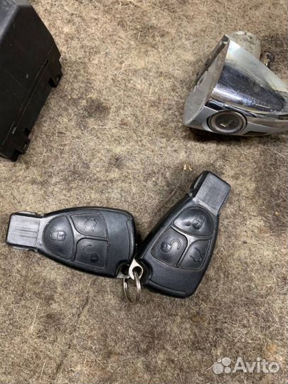 Замок зажигания комплект Б\У A1645450808