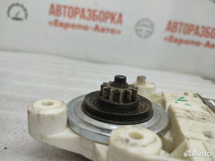 Моторчик стеклоподъемника задний левый Volvo S40