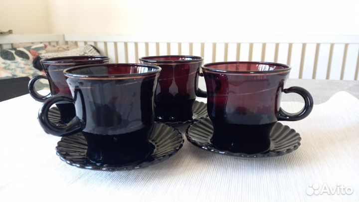 Чайный набор из 4 чашек с блюдцами