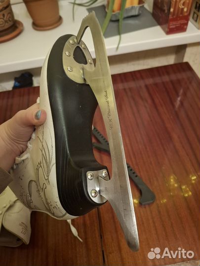 Коньки фигурные 38 размер