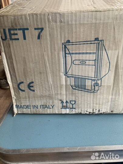 Металлогалогенныц уличный прожектор