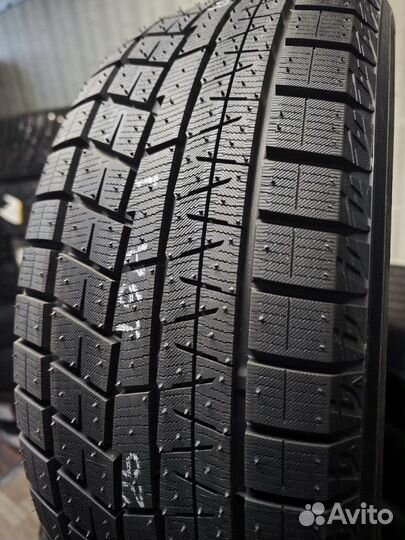 Yokohama Ice Guard IG60 215/55 R17 94Q