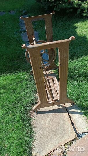 Станина чугунная от швейной машинки