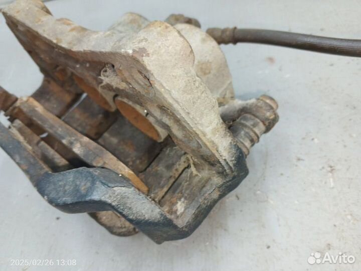 Суппорт тормозной передний правый Nissan Murano