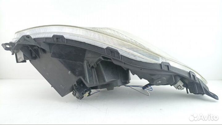 Фара правая Toyota Prius NHW20