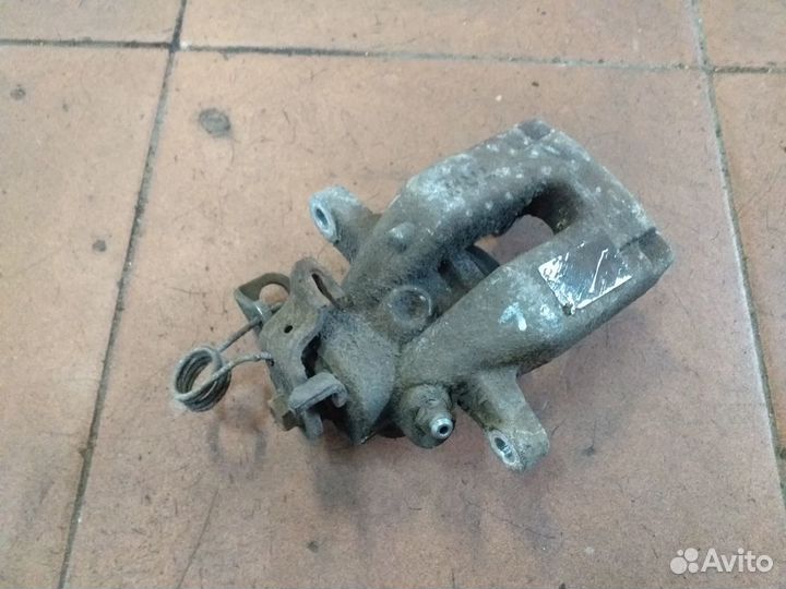 Суппорт тормозной задний левый Пежо/Ситроен