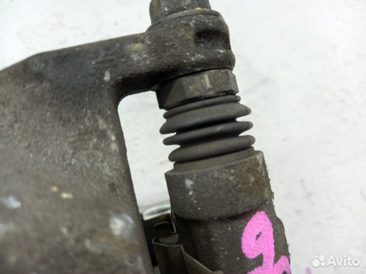 Суппорт передний правый Honda Civic FD1 R18A 2006