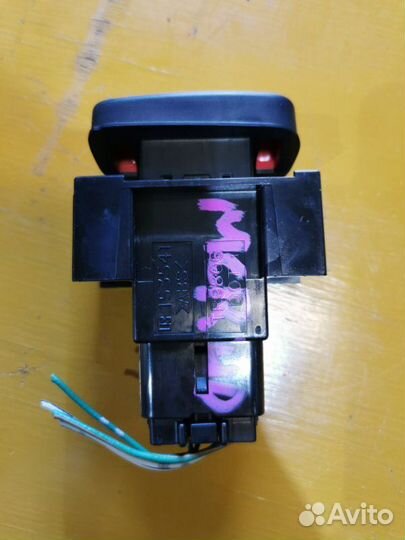 Кнопка включения аварийной остановки Toyota Estima