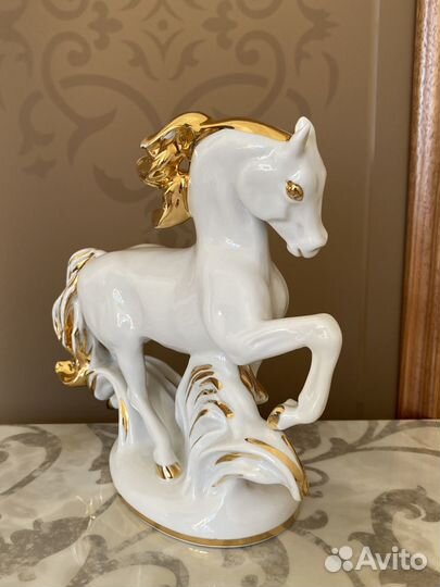 Винтажная фарфоровая статуэтка Конь Огонь лфз СССР
