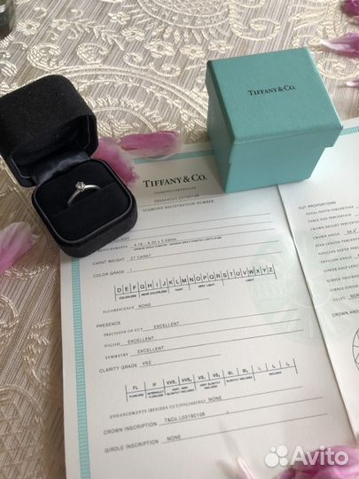 Кольцо из платины с бриллиантом Tiffany&Co