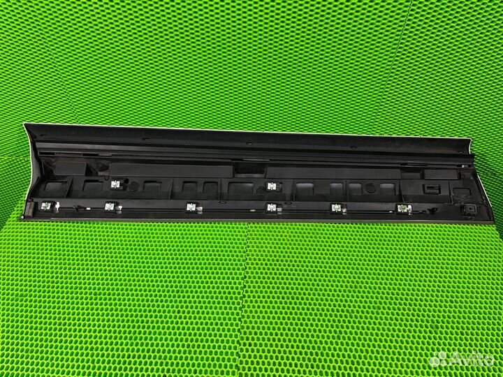 Молдинг двери передний правый Volkswagen Touareg