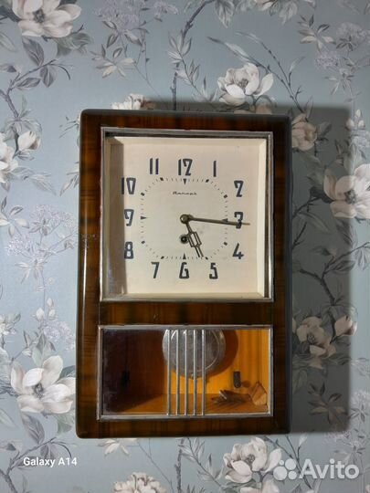 Часы настенные СССР янтарь