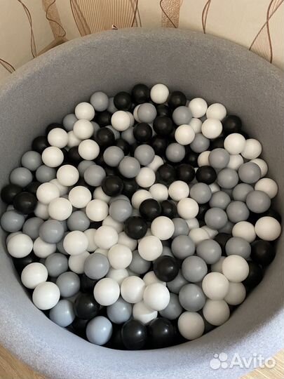 Сухой бассейн с шариками