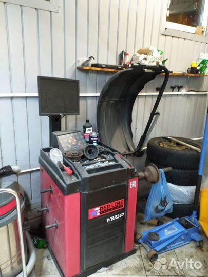 Автомойщик шиномонтажник